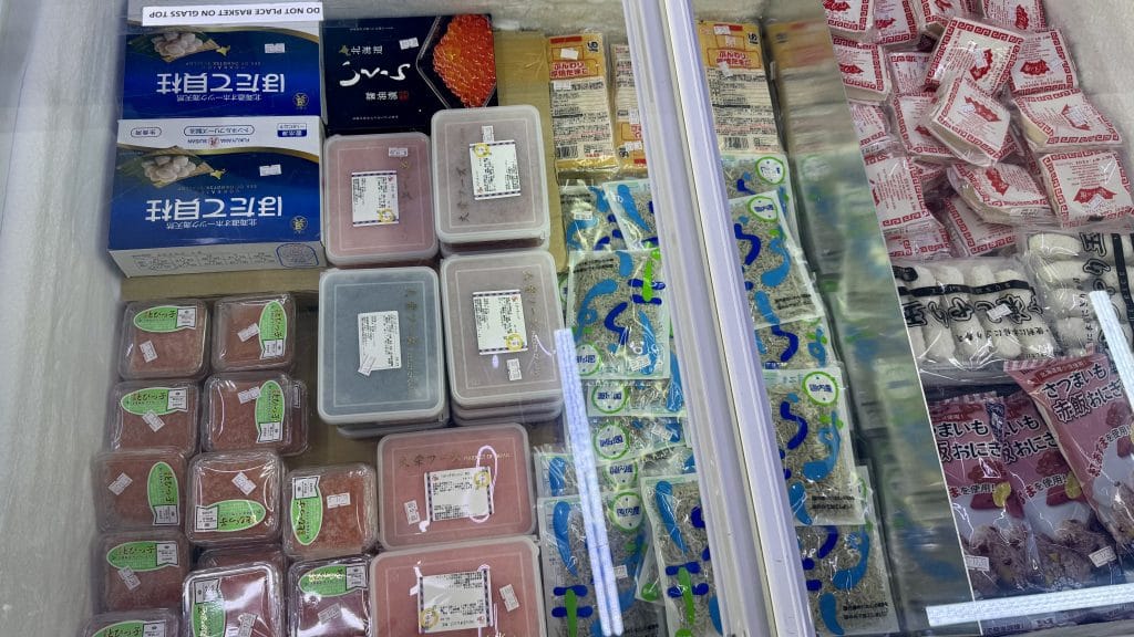 ドバイの日本食材店DEANS FUJIYAの冷凍コーナー