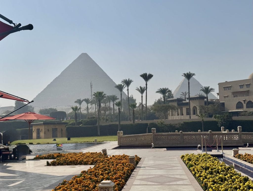 エジプトマリオットメナハウスホテルからピラミッドへの道