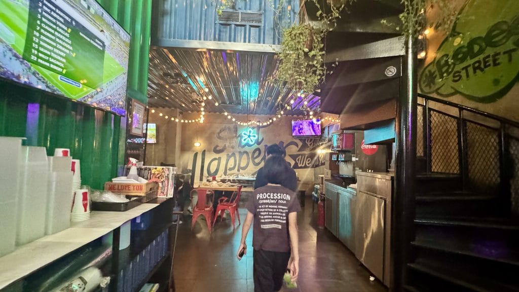ブードルファイトスタイルレストラン『Dampa』の店内
