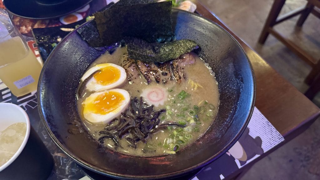 ドバイの一龍:濃厚こってりラーメン