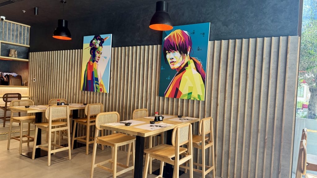 ドバイにできたラーメン屋【Japanos】のインテリア