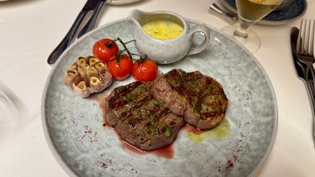「Bab Al Nojoum Hudayriyat Villas」：夕飯