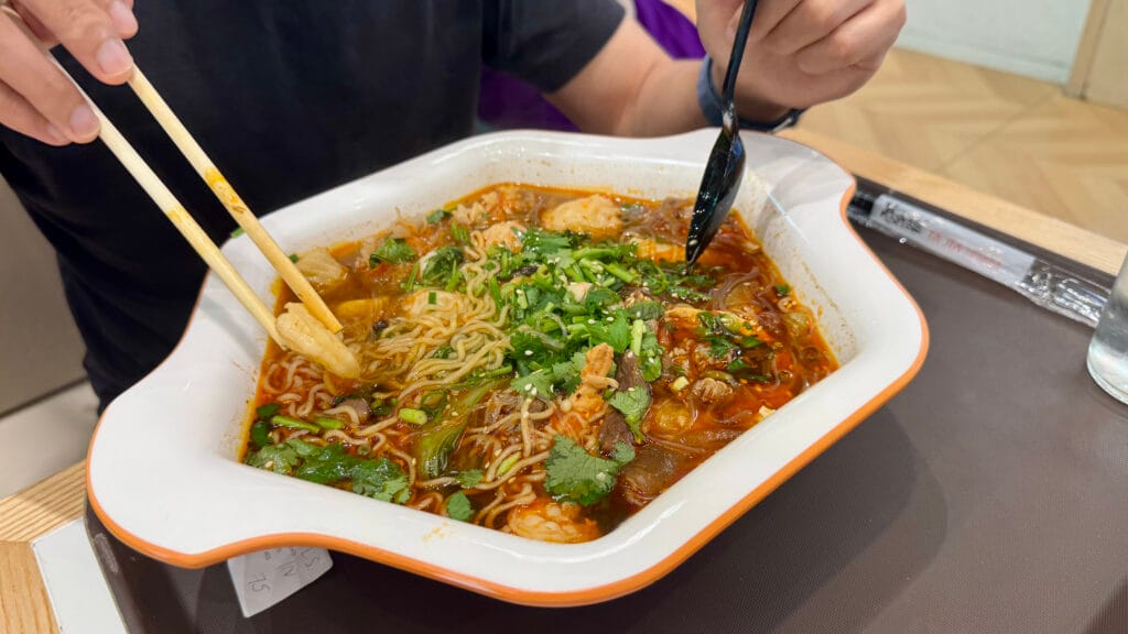 『We Asian Hall』のHot Pot(鍋)